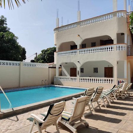 Dabo House Hotel Brufut Exterior foto