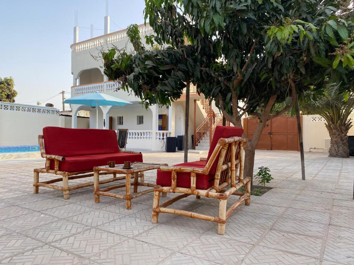 Dabo House Hotel Brufut Exterior foto