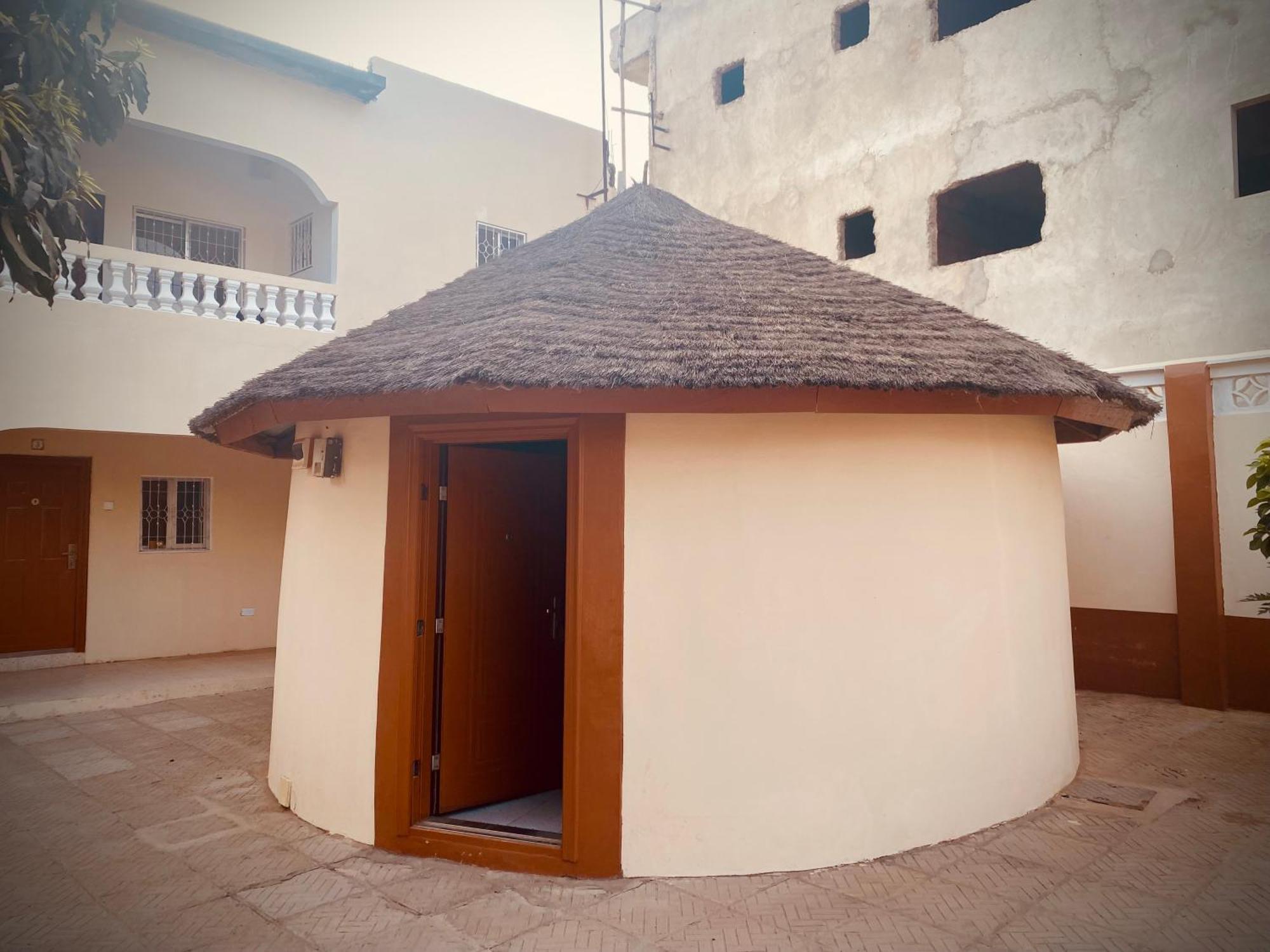 Dabo House Hotel Brufut Exterior foto