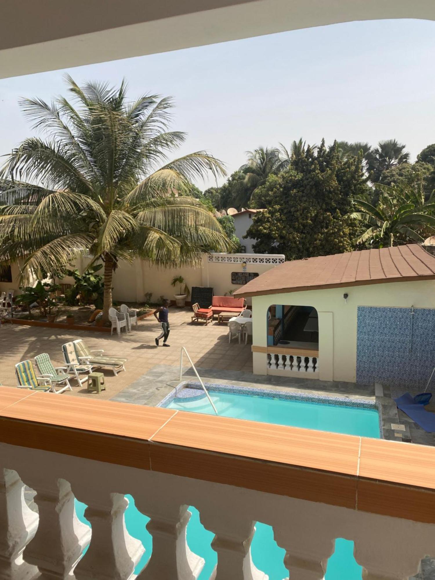 Dabo House Hotel Brufut Exterior foto