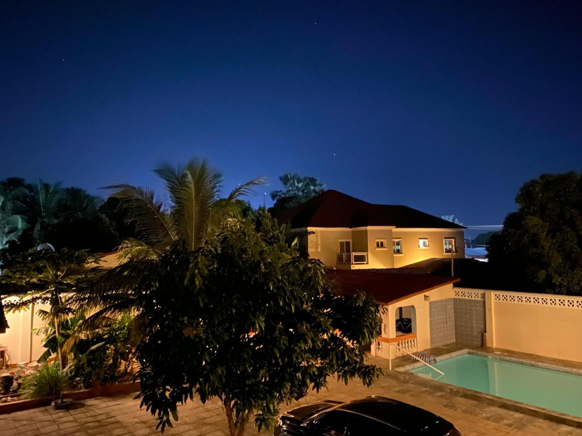 Dabo House Hotel Brufut Exterior foto