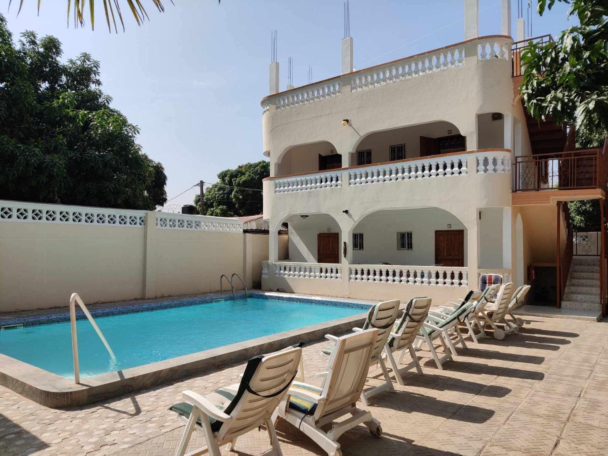 Dabo House Hotel Brufut Exterior foto