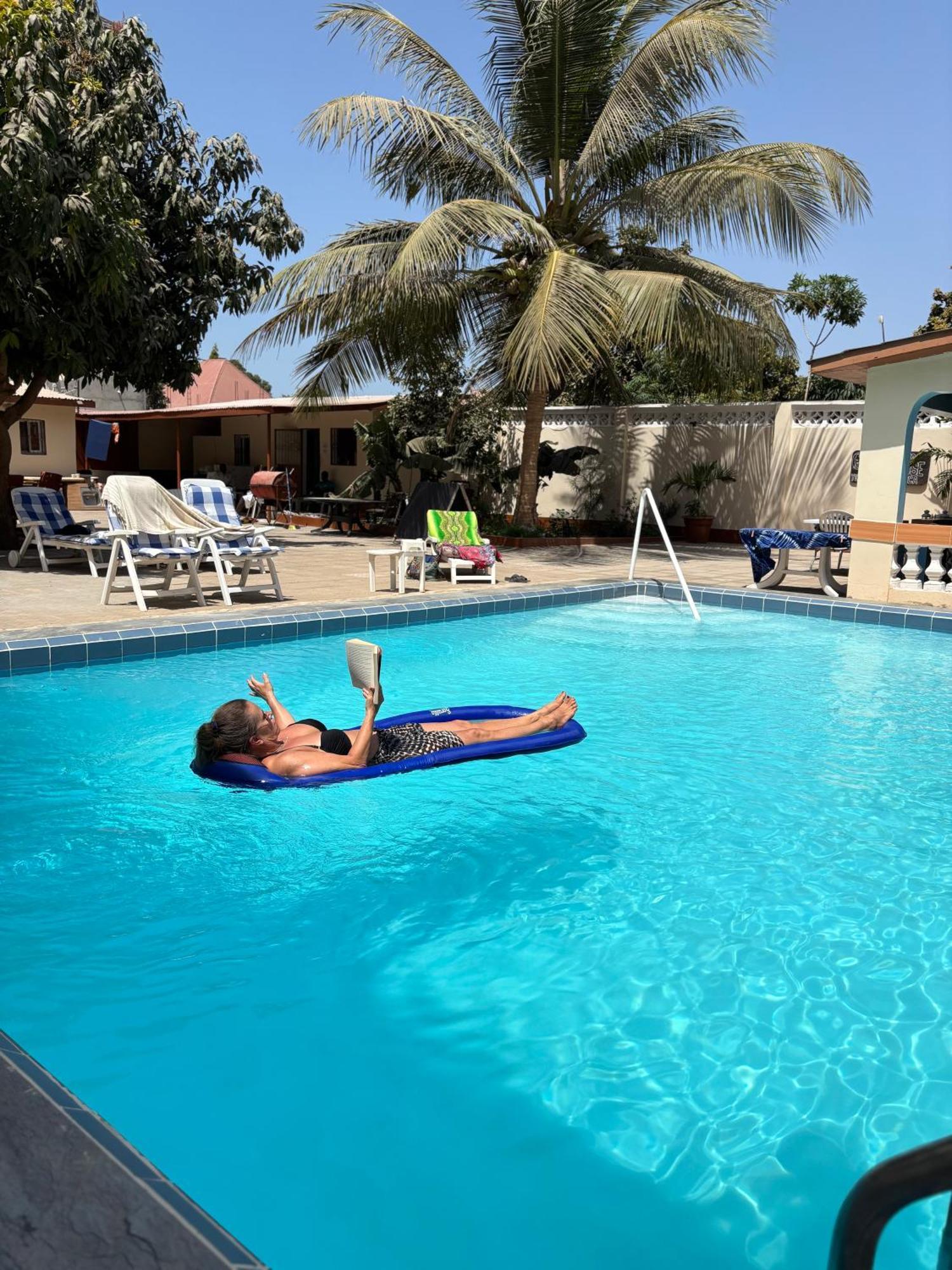 Dabo House Hotel Brufut Exterior foto